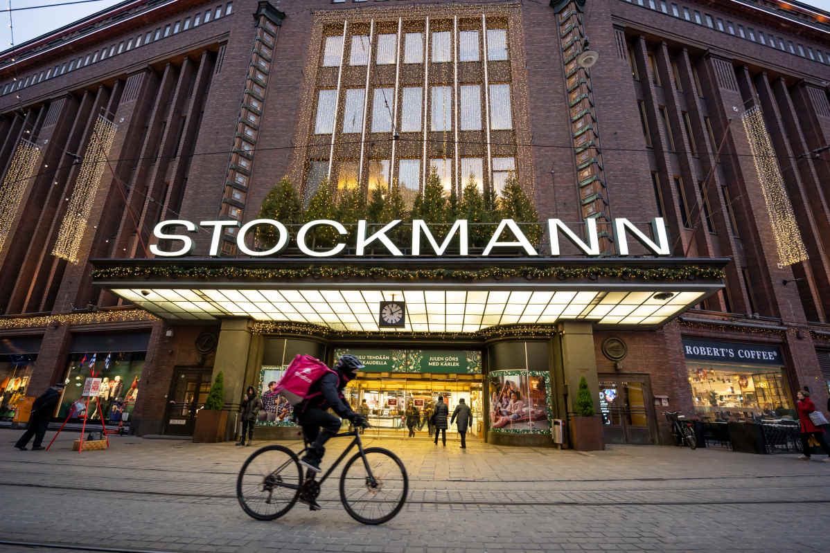 Stockmannin Helsingin keskustan tavaratalo jouluvalaistuksessa, 14.12.2020.