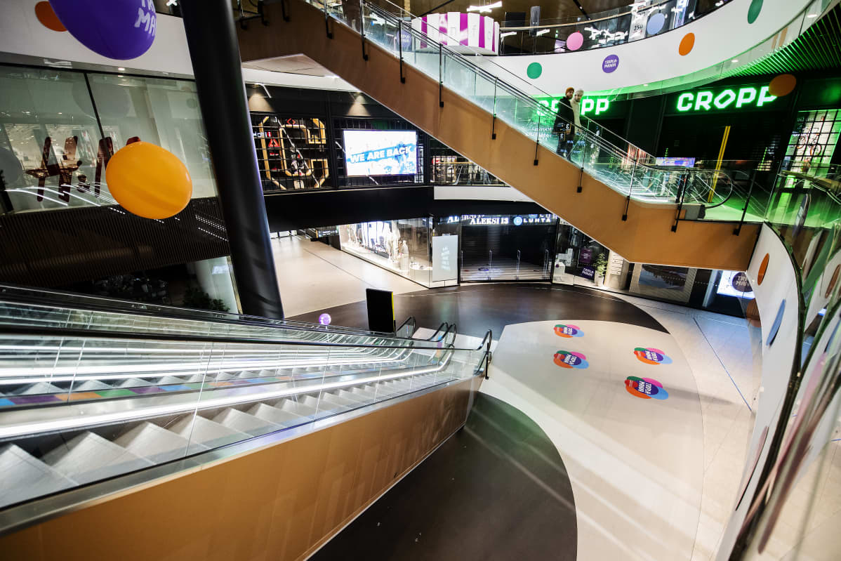 Lähes autio Mall of Tripla maaliskuussa 2021.