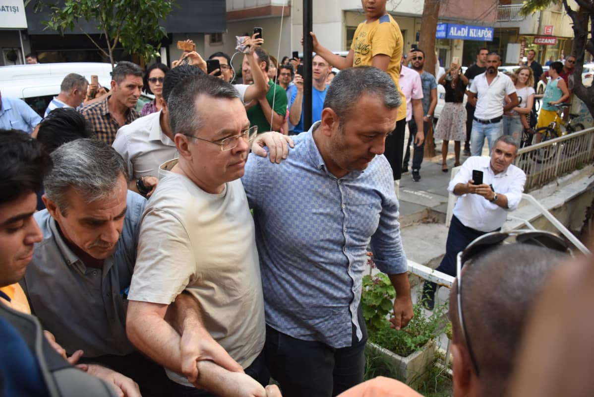 Yhdysvaltalaispastori Andrew Brunson siirrettiin vankilasta kotiarestiin Izmirissä 25. heinäkuuta 2018.
