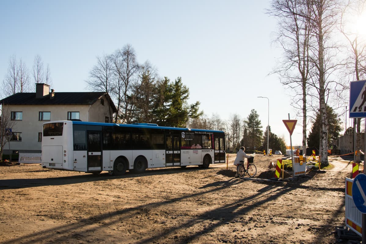 Yliopistonkadun, Vapaudentien ja Kellonsoittajankadun risteyskokonaisuus on jo vuosia ollut pahemmanlainen sumppu. Muutosta on luvassa kunhan tietyö valmistuu ensi vuoden lopulla.