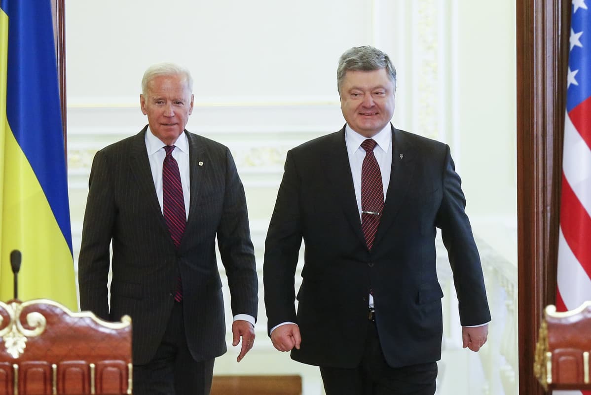Ukrainan presidentti Petro Porošenko ja Yhdysvaltain varapresidentti Joe Biden Kiovassa 2017.