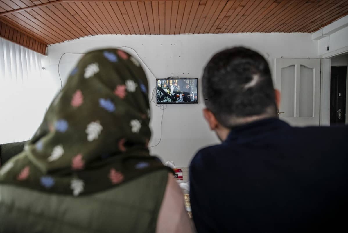 Kihlapari Raja, 21 ja Abdulla, 26, selvittelevät kuinka päästä Eurooppaan.