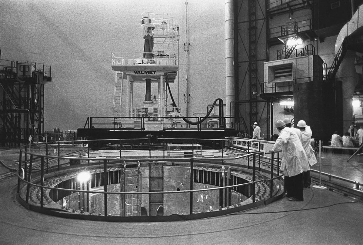 Loviisan ydinvoimalan reaktorihalli kuvattuna vuonna 1976.