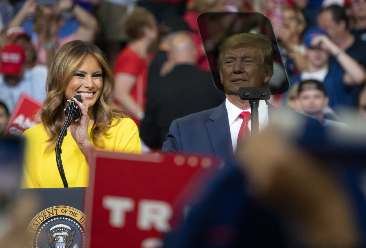 Puoliso Melania Trump esiintyi Donald Trumpin rinnalla Orlandossa.