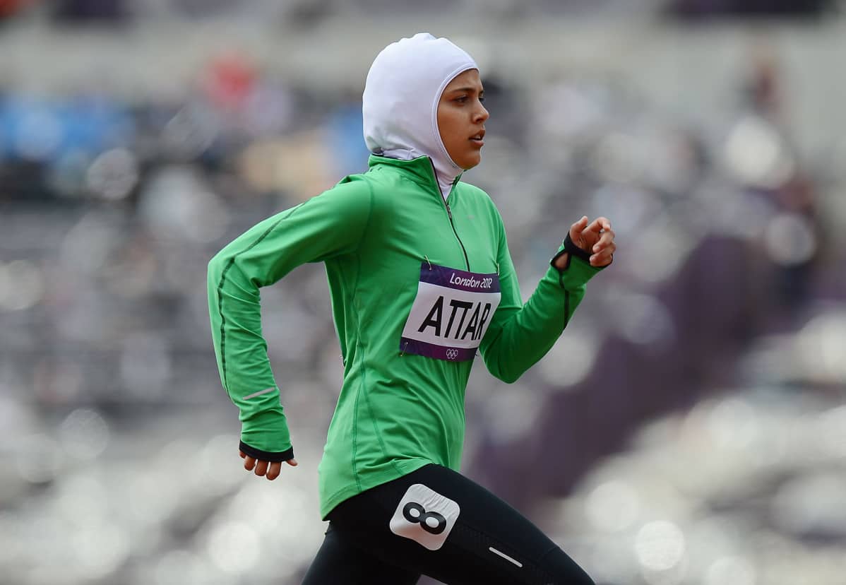 Saudi-Arabian urheilija Sarah Attar kilpaili naisten 800m juoksussa kesäolympialaisissa Lontoossa 2012.