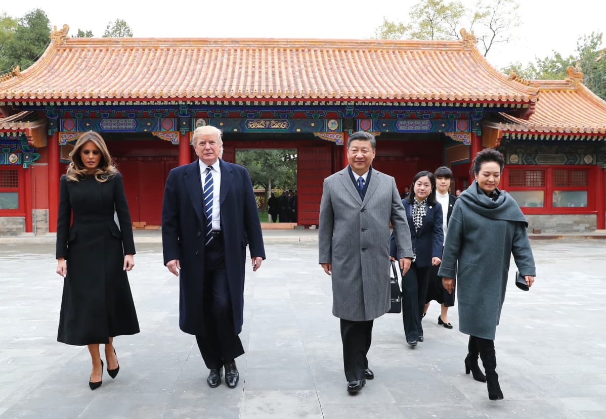 Melania ja Donald Trump sekä Xi Jinping ja Peng Liyuan Pekingin Kielletyssä kaupungissa.