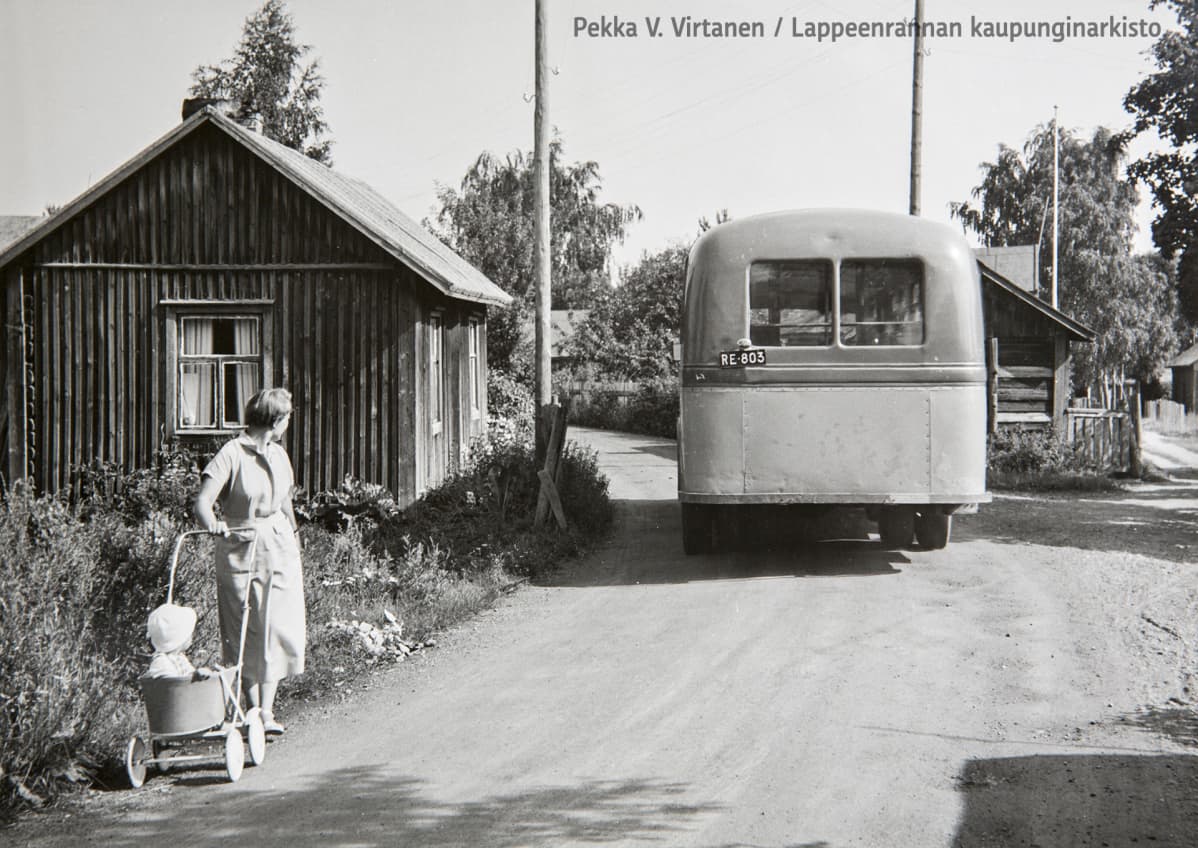 Kullervonkadun mutka Hakalissa vuonna 1955.