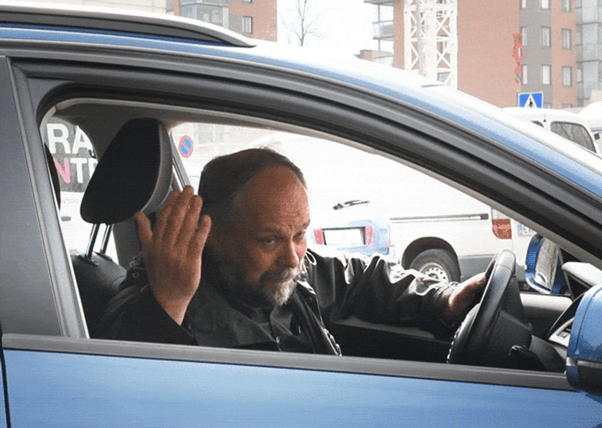 Autoilijan käsimerkki.
