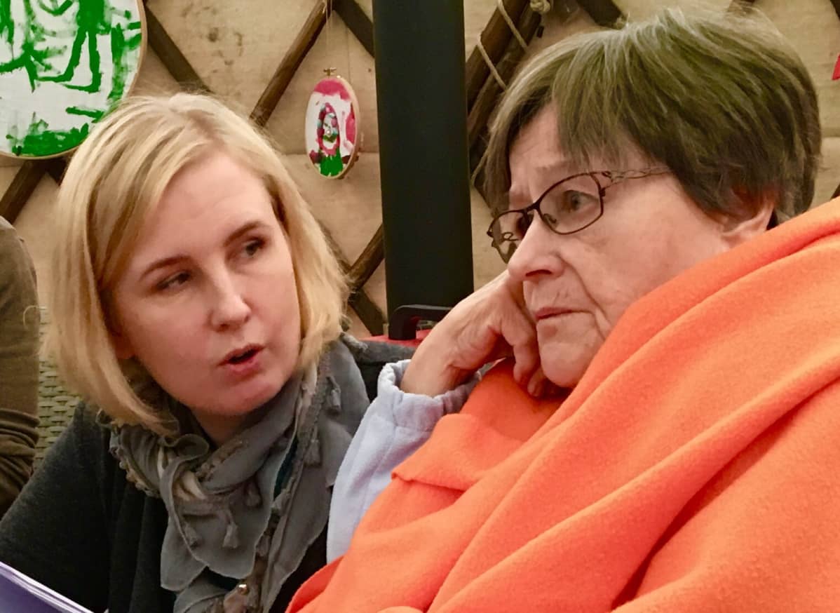 Kanerva Niemelä ja Anja Värälä laulavat yhdessä.