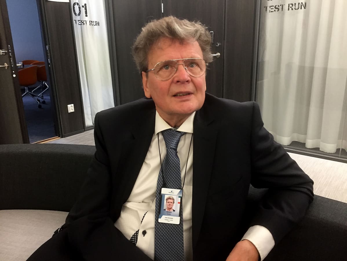 Roger Rabb Wärtsilän toimistotiloissa Vaasassa.