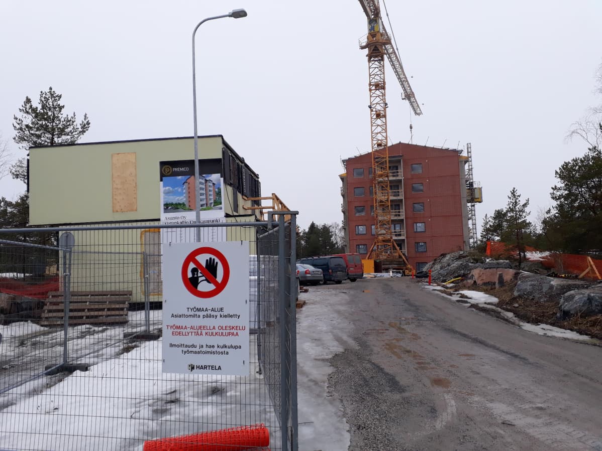 Kerrotalokohde valmistumassa Uuteenkaupunkiin.