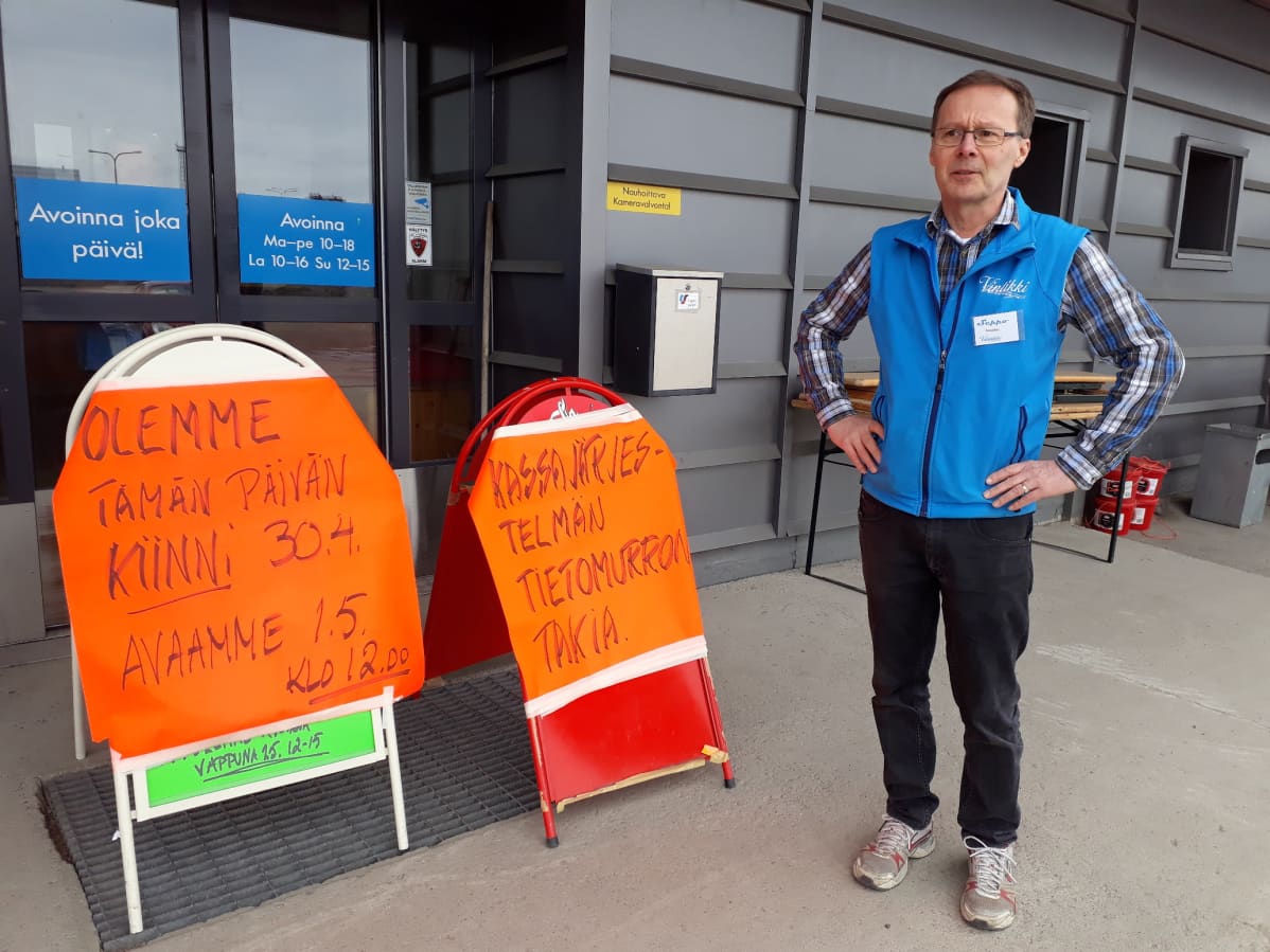 Olemme vuodelta, mutta hän ei soita