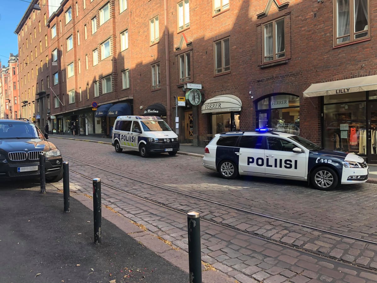 Varkaat iskivät kultaliikkeeseen Helsingin keskustassa