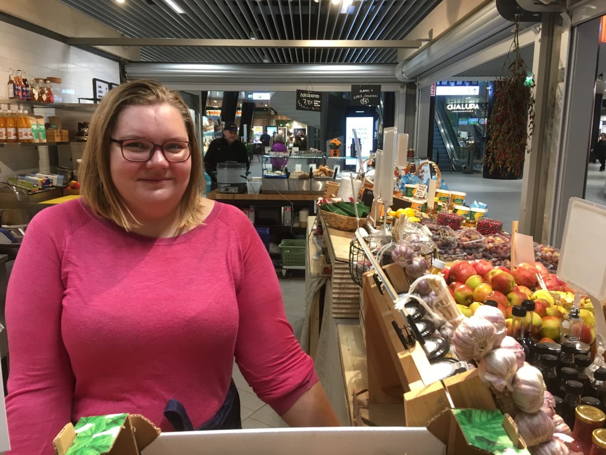 Sesonkipuodin Mikaela Sundholm Redi kauppakeskus