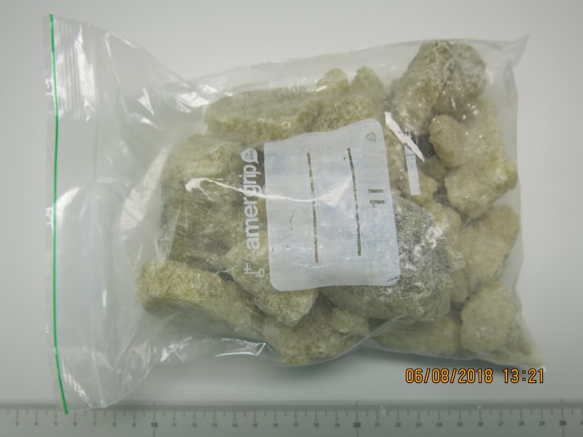 Itä-Uudenmaan poliisin takavarikoimaa kidemäistä MDMA-huumausainetta.