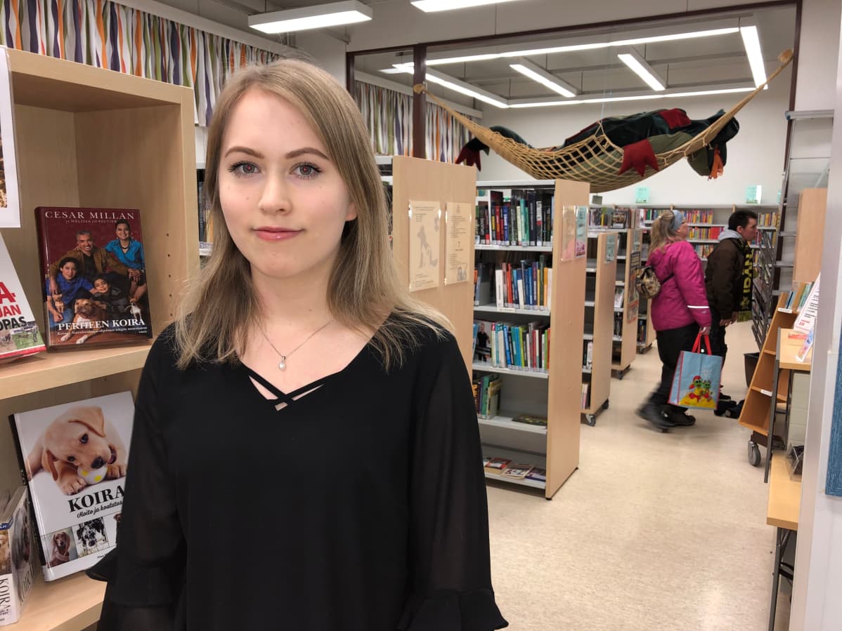 Nuorisovaltuuston edustaja Noora Mäkelä.