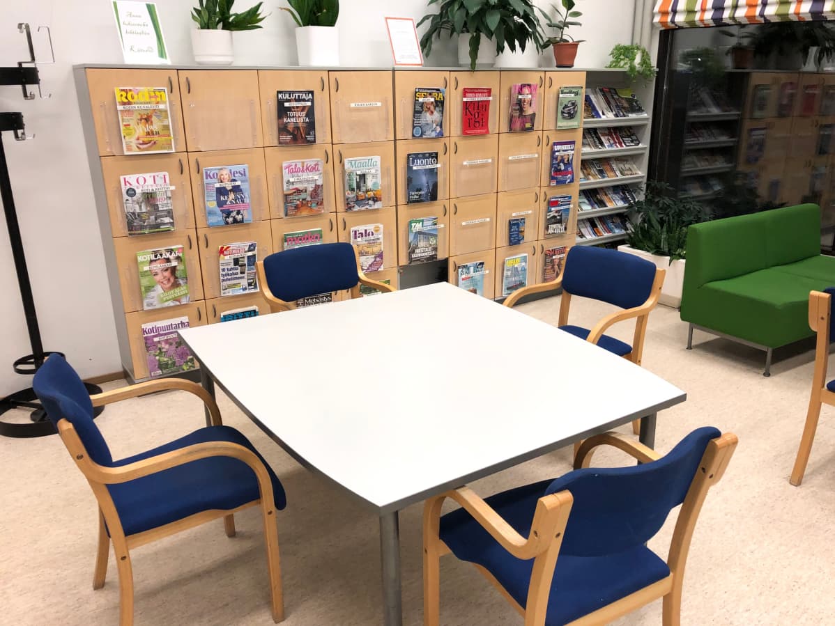 Työskentelytila Inkeroisten kirjastossa.