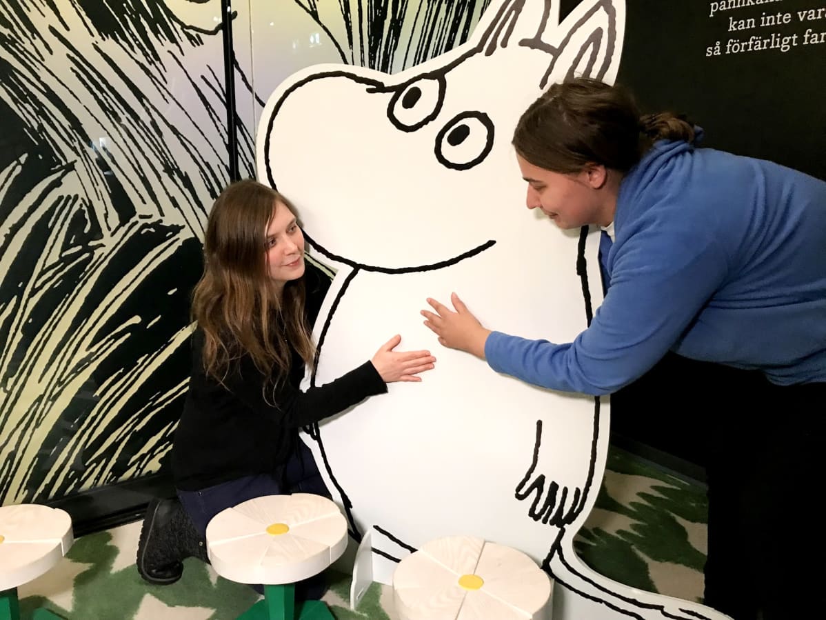 Elina Pätsi ja Elina Kortema muumimuseossa