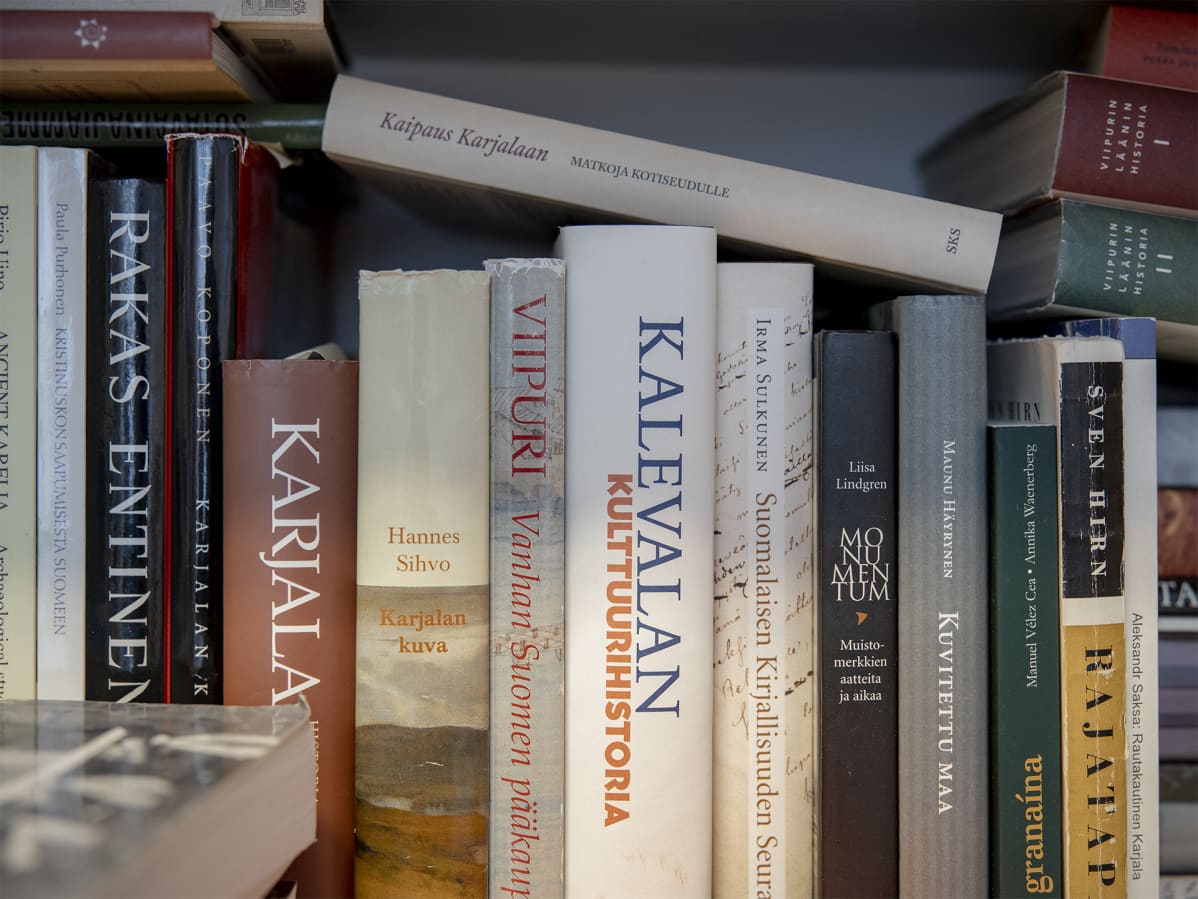 Kirjallisuutta koskien Karjalaa ja Kalevalaa.