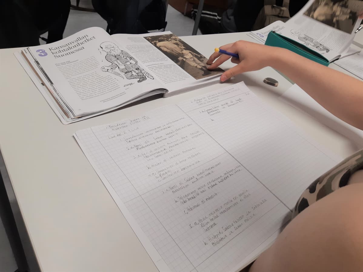 Koulukirjat historia yläkoulu seiskaluokka opetus koulutus peruskoulu oppilas pisa