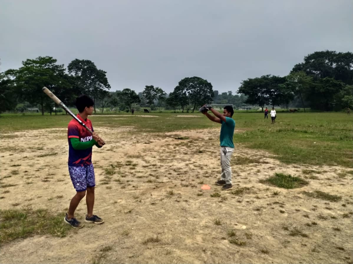 Pesäpalloa Nepalissa.
