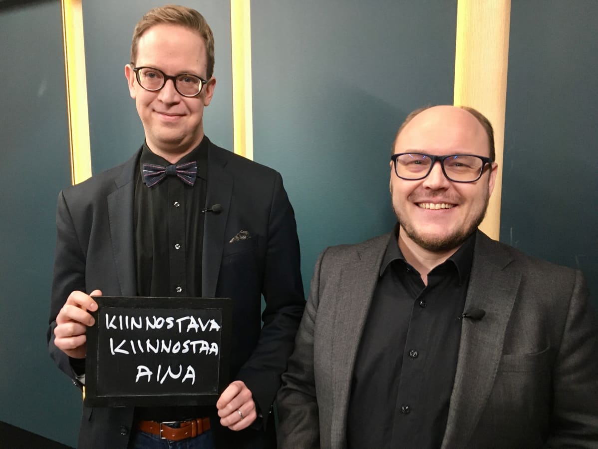 Ilta-Sanomien verkon esimies Simo Holopainen (vas.) ja dosentti Tuomas Tepora Helsingin yliopistosta keskustelivat Ylen aamussa lauantaina.