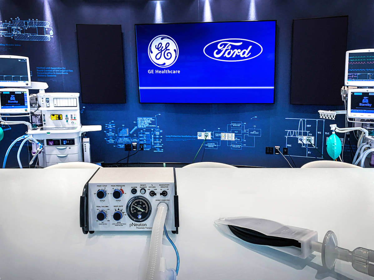 Ford esitteli GE Healthcaren kanssa yhteistyössä valmistettavaa hengityskonetta Rawsonvillessa Michiganissa.