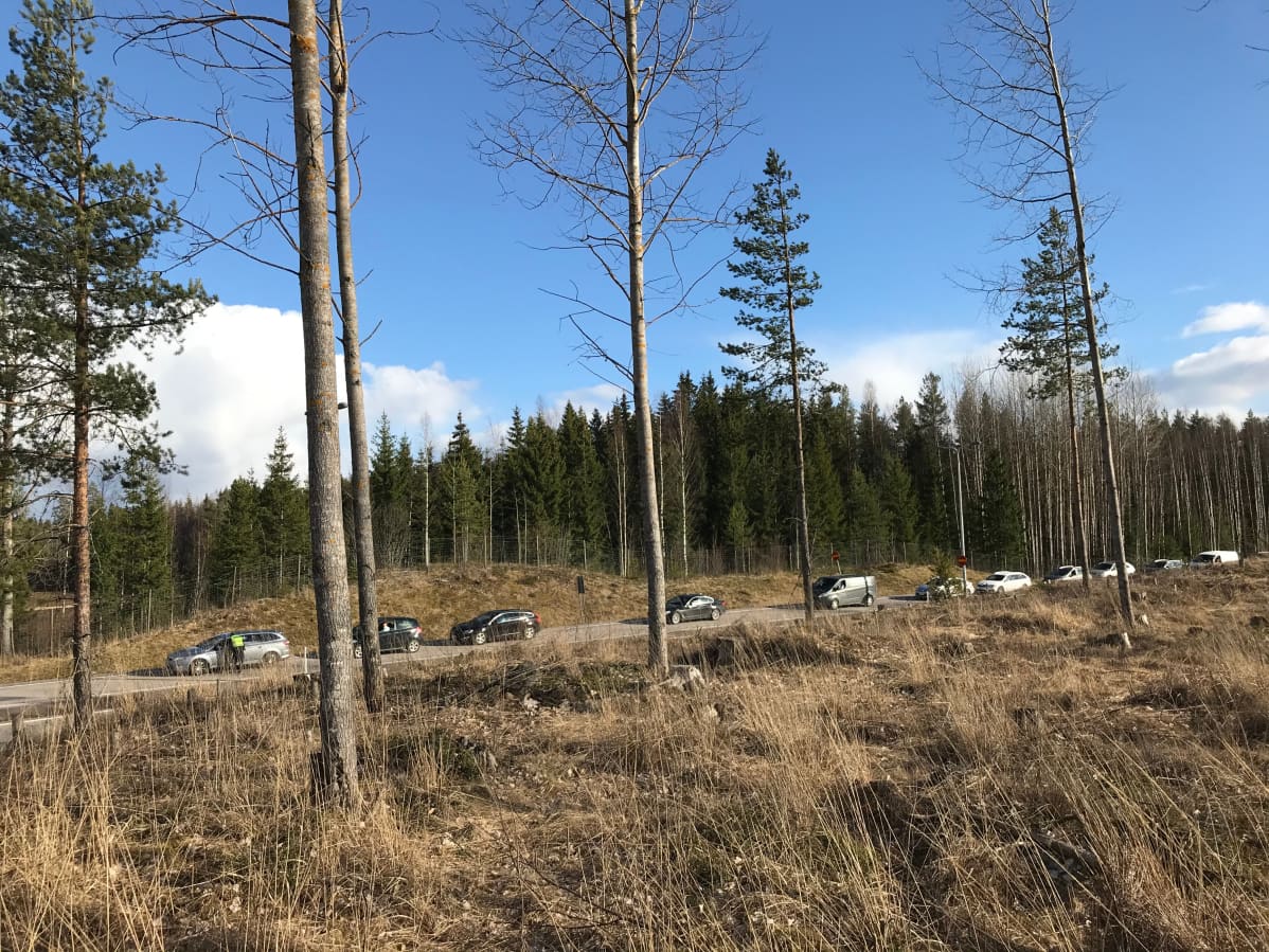 jonoja Levannon tarkistuspisteellä pääsiäisenä 2020