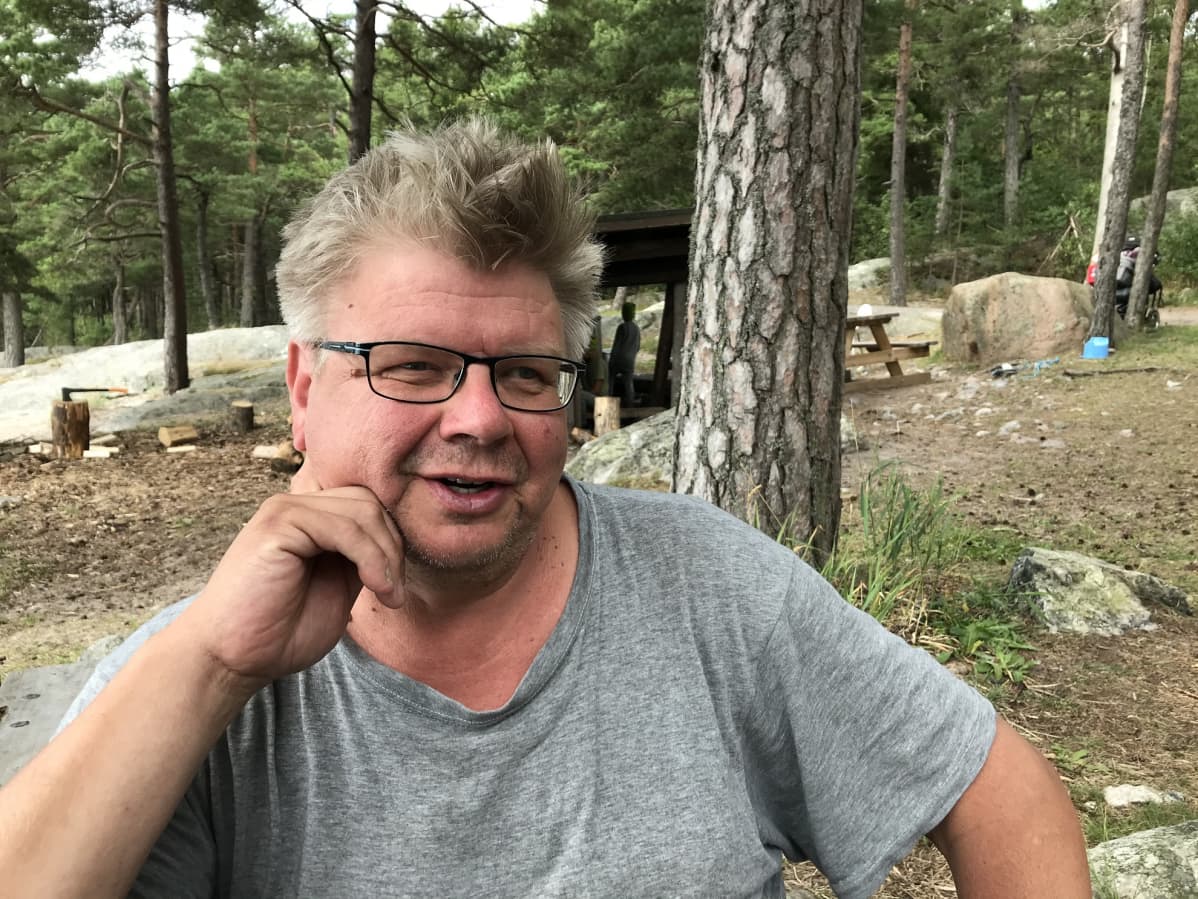 Seppo Vuohulalla on menossa 53. kesä Kaunisaaressa. Paikka on tuttuakin tutumpi. Hän hyvin pahoillaan kaupungin muutossuunnitelmista.
