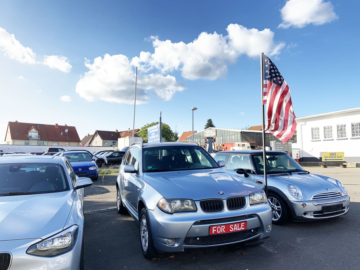Autokaupan piha Rammsteinissa