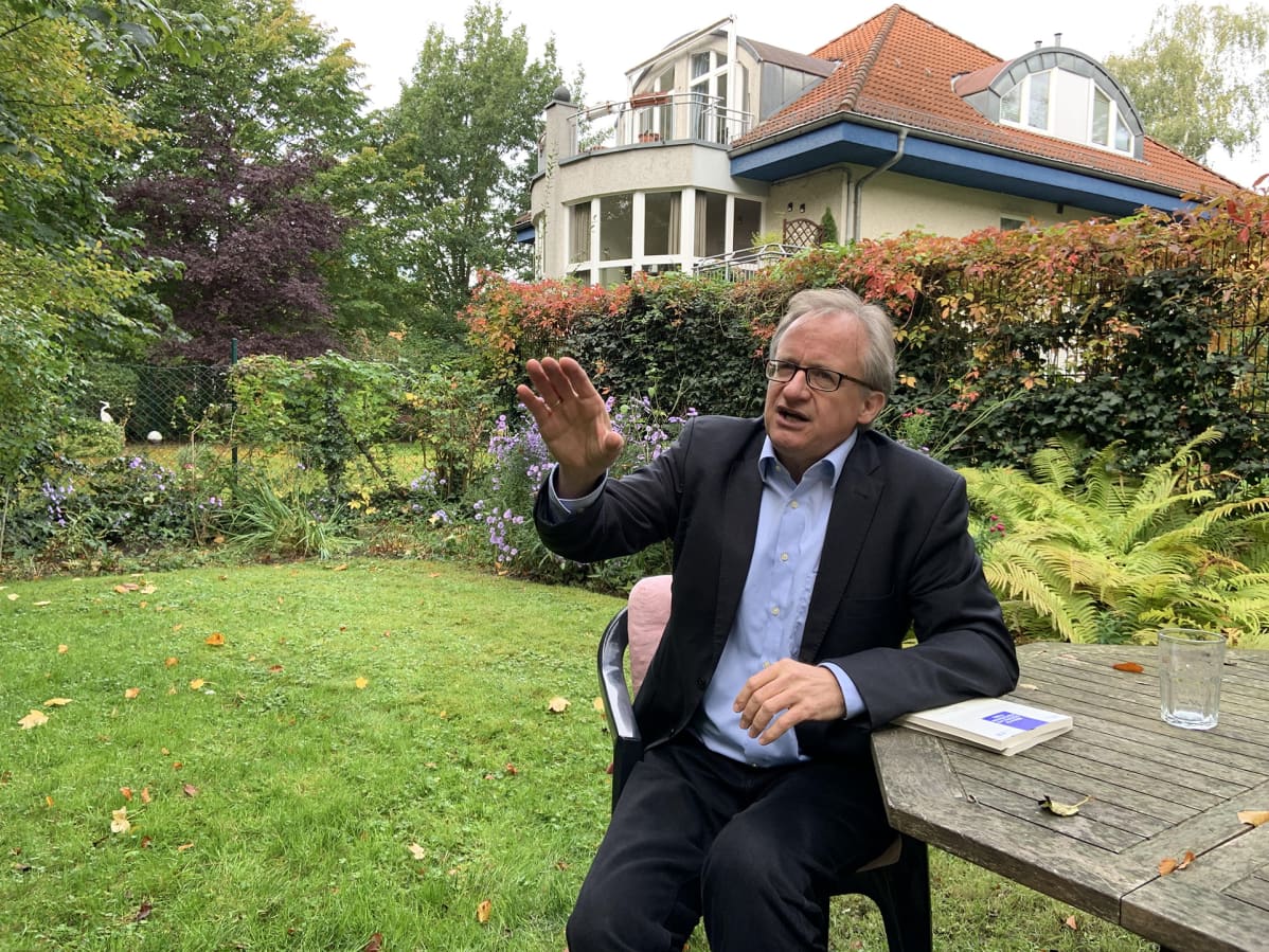 Politiikan tutkija Albrecht von Lucke sanoo CDU:n olevan yhä selvästi länsisaksalainen ja katolinen puolue. Merkelin kausi oli tästä poikkeusaikaa.