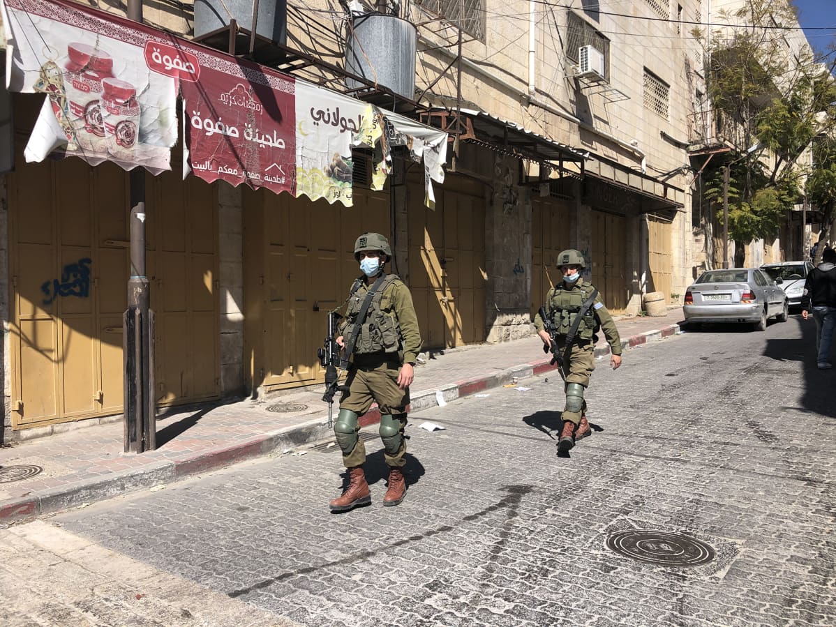 Israelin armeijan sotilaat partioivat Hebronissa