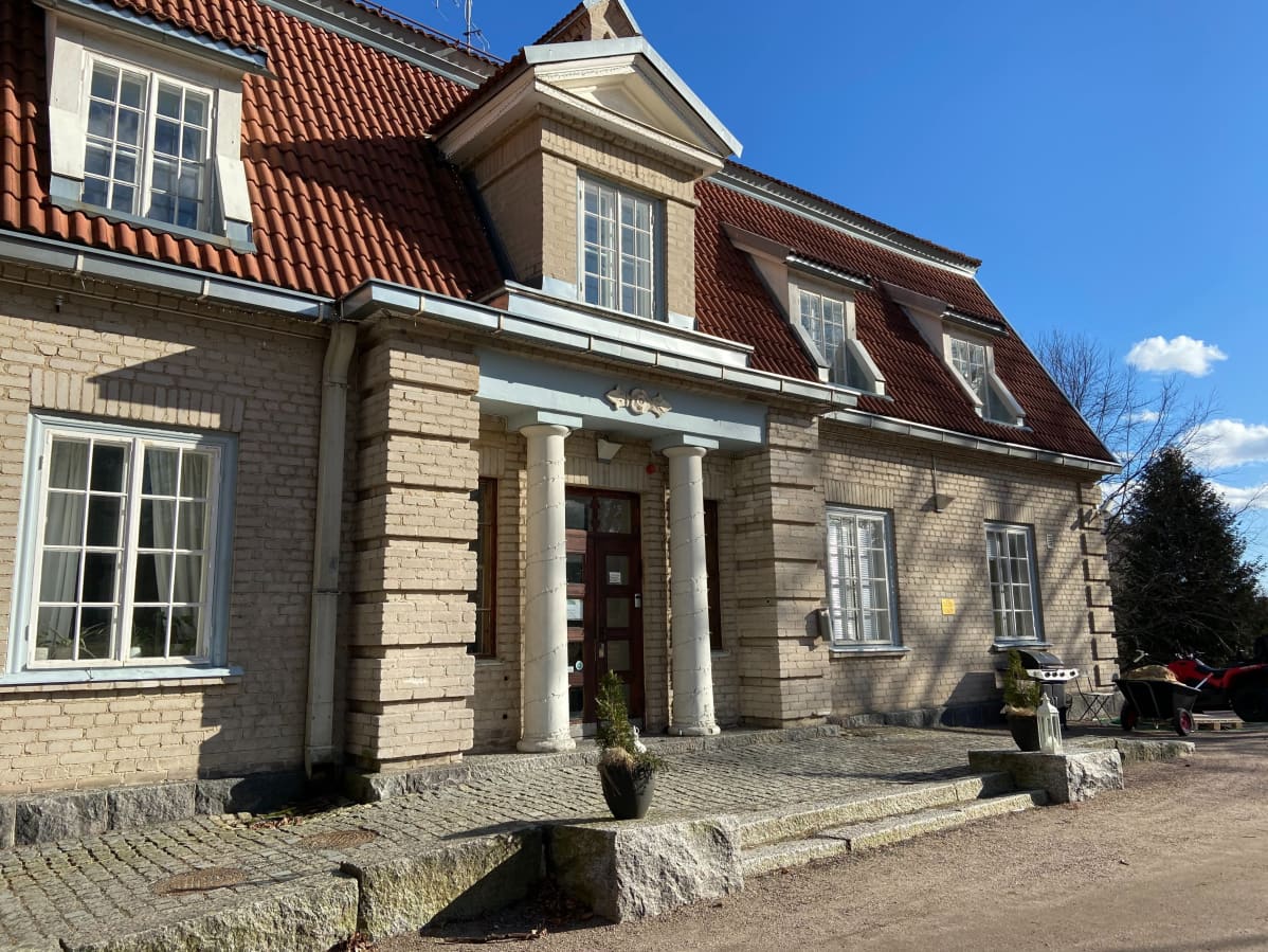 Jollaksen kartano on jo tyhjillään.