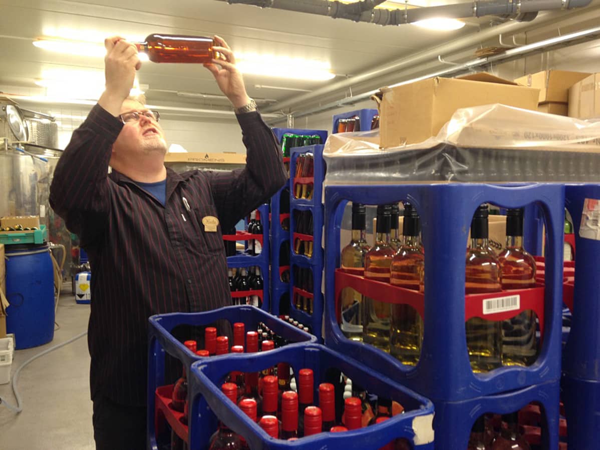 Tilaviinin tarkistusta.