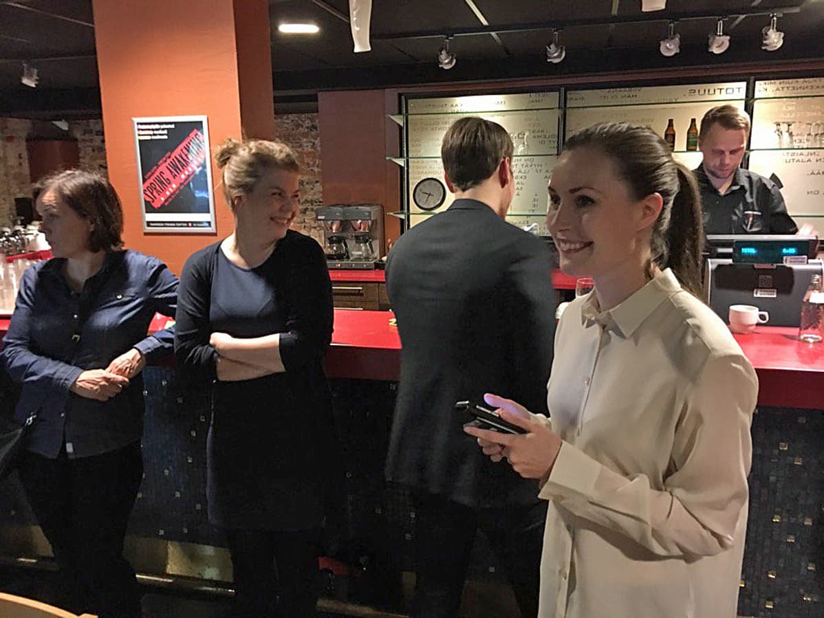 Tampereen äänikuningatar Sanna Marin iloitsi suuresta äänimäärästään SDP:n vaalivalvojaisissa.