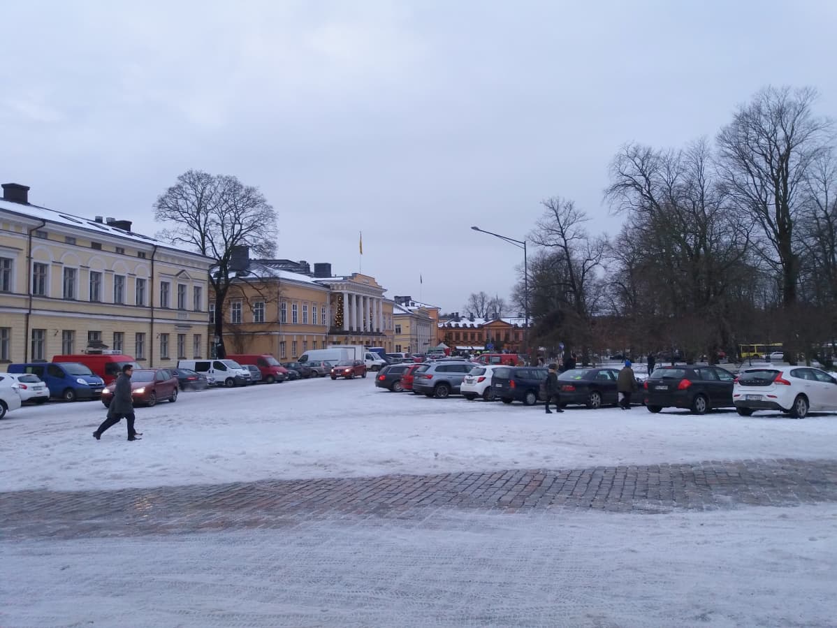 Tuomiokirkon ympäristön parkkipaikkoja