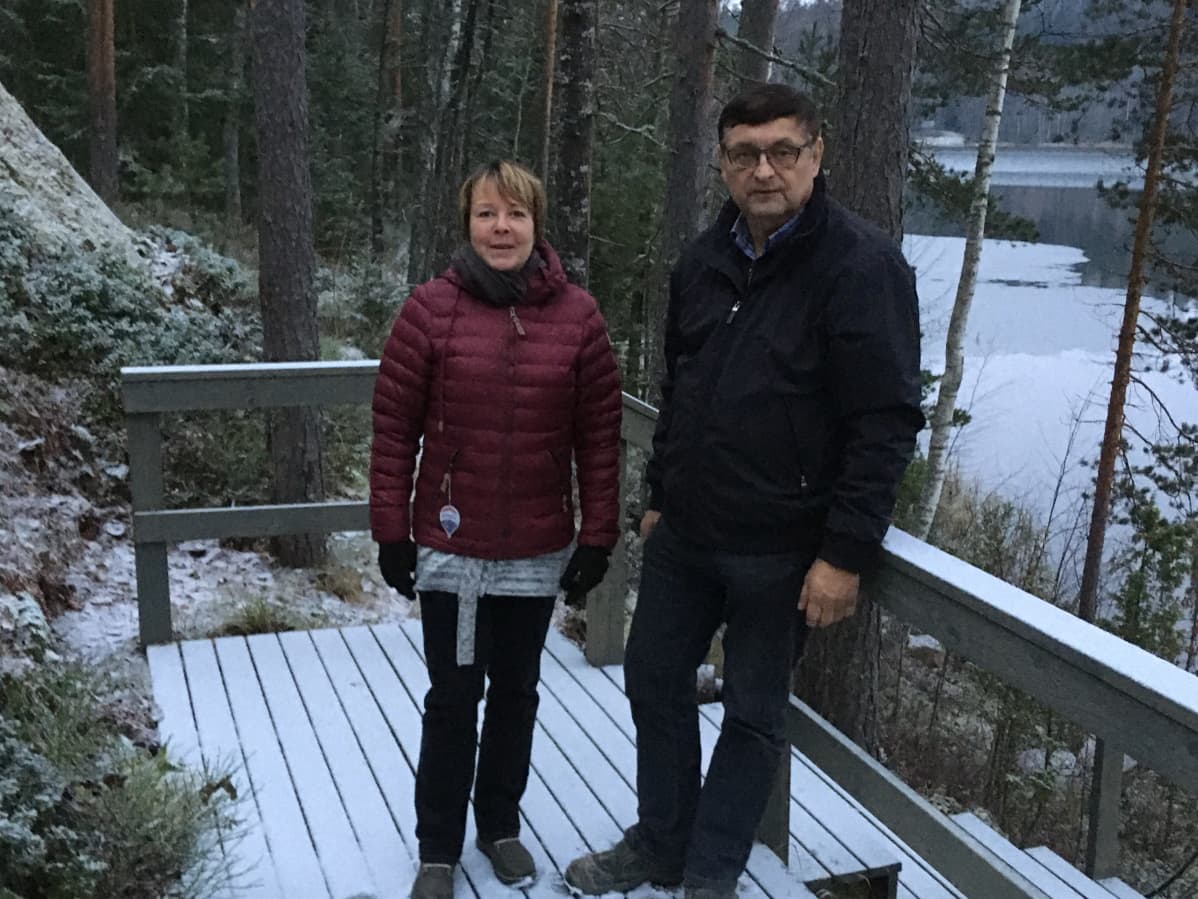 Iitin Matkailu ry:n sihteeri Annukka Linninen ja puheenjohtaja Markku Yli-Kaitala
