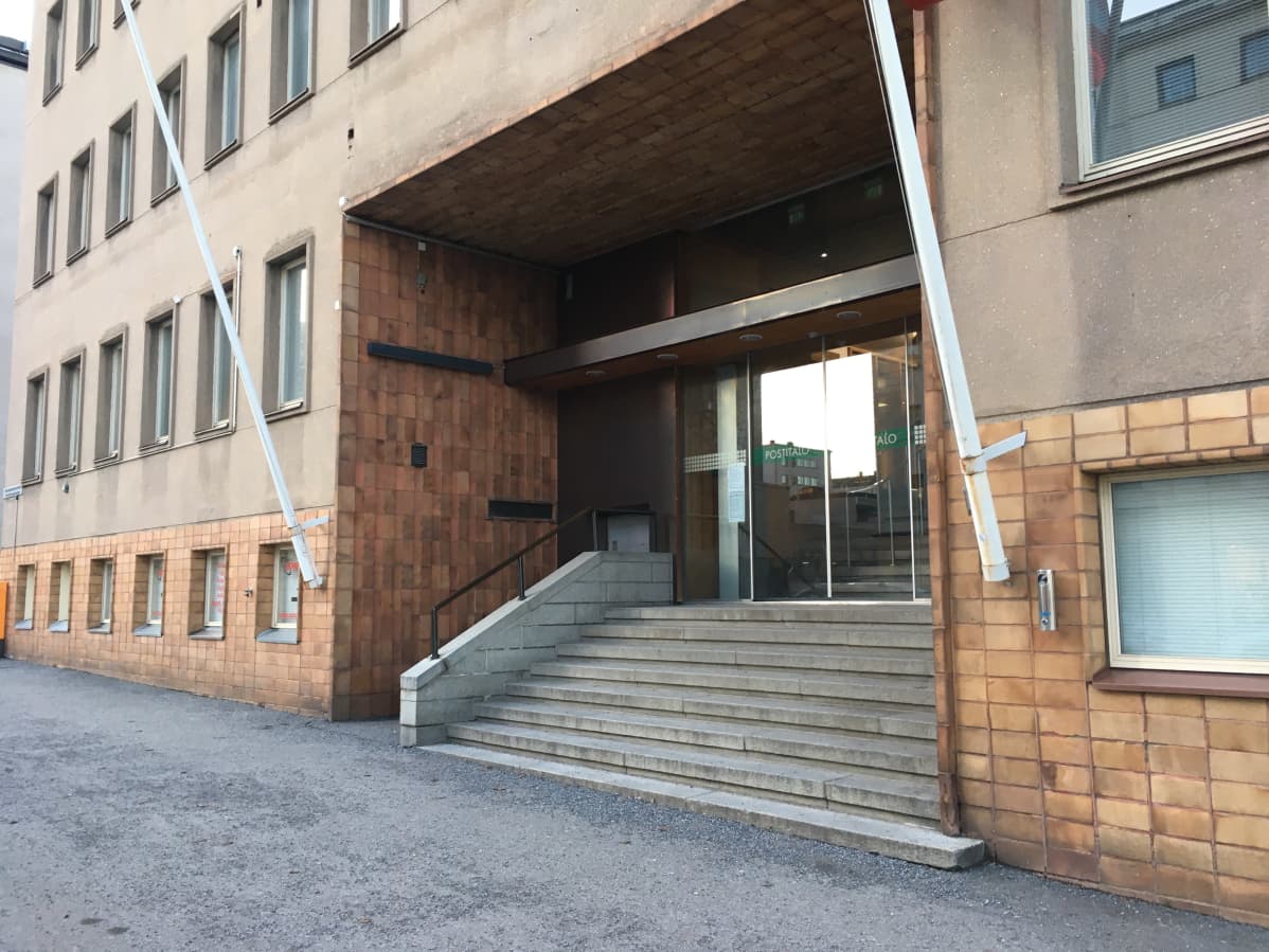 Vaasan pääpostin rakennus ulkoa.