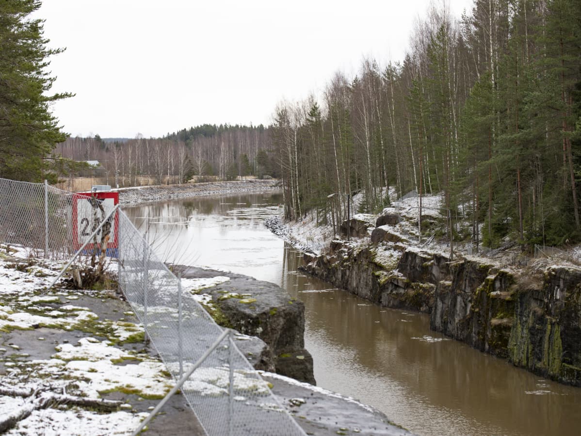 Osa Saimaan kanavaa Nuijamaalla.