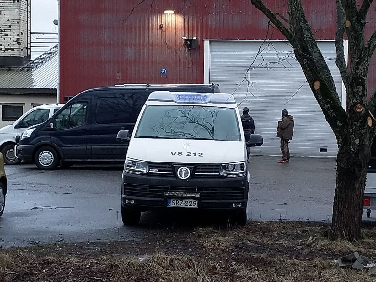 Poliiseja Turun Lemminkäisenkadulla