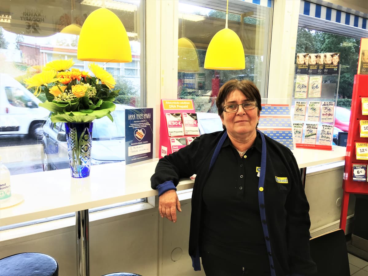 Anne Ritala kioskissaan