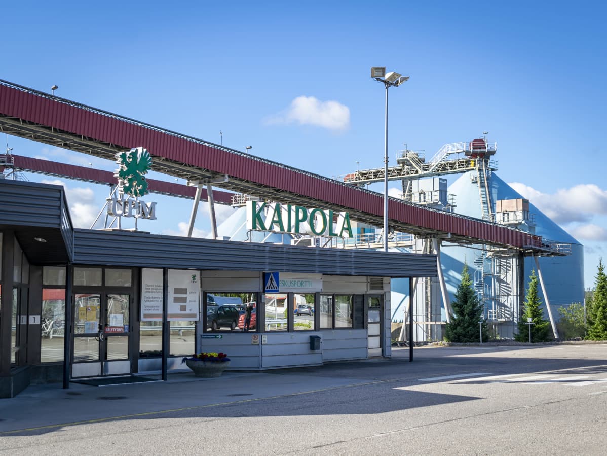 Kaipolan paperitehtaan keskusportti.