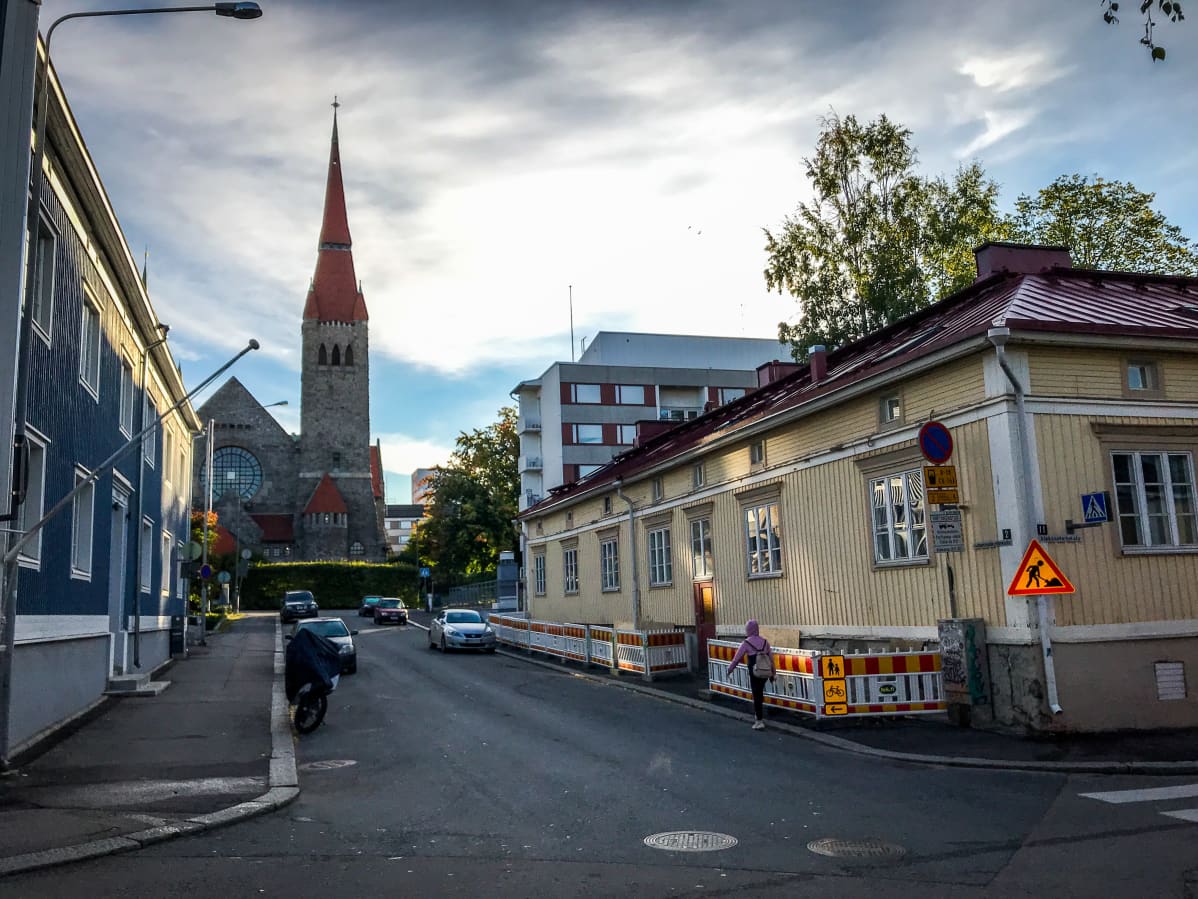Juhannuskylän puutalo ja Tuomiokirkko
