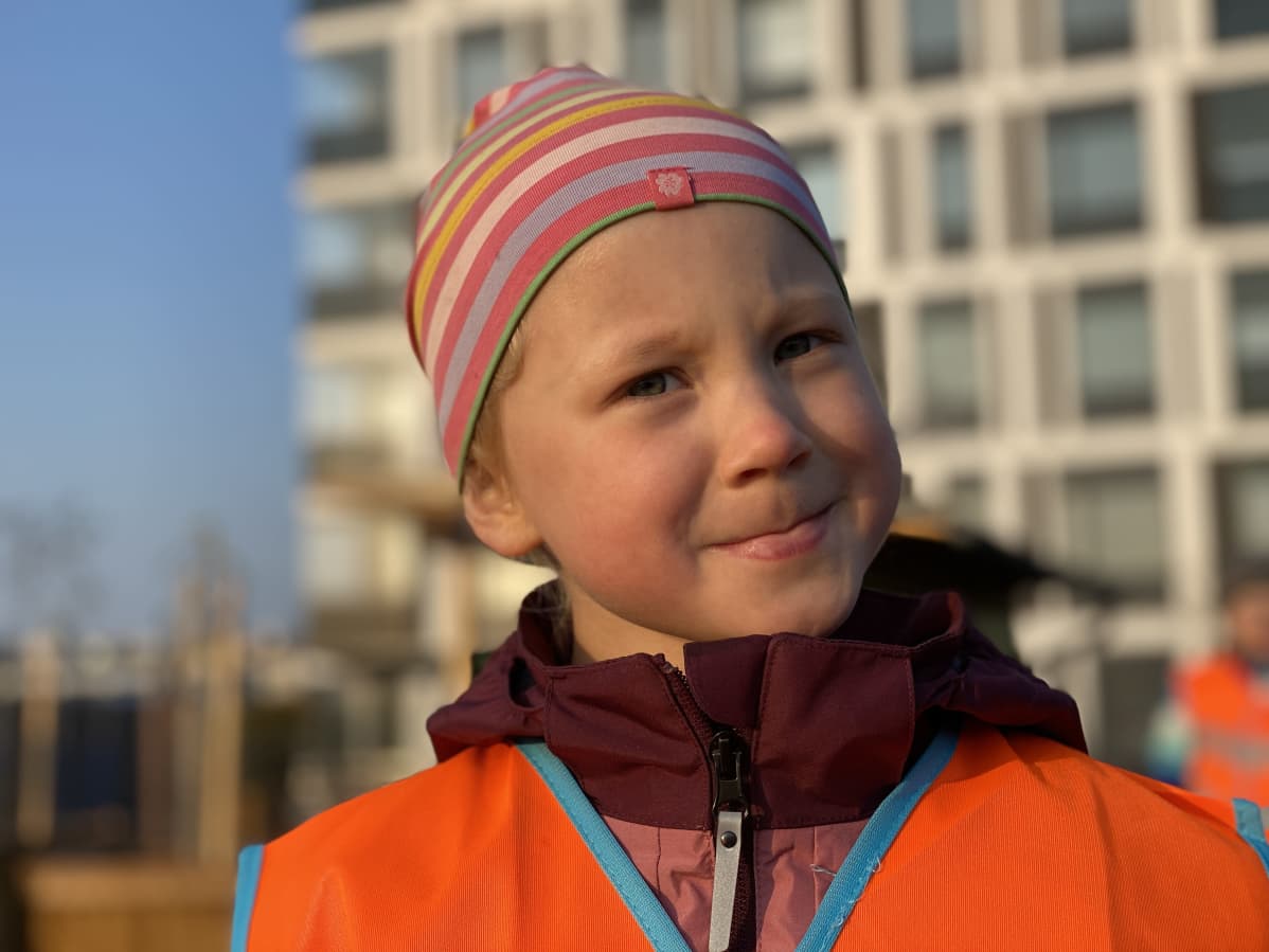Elsa Ilo on miettiliäs.