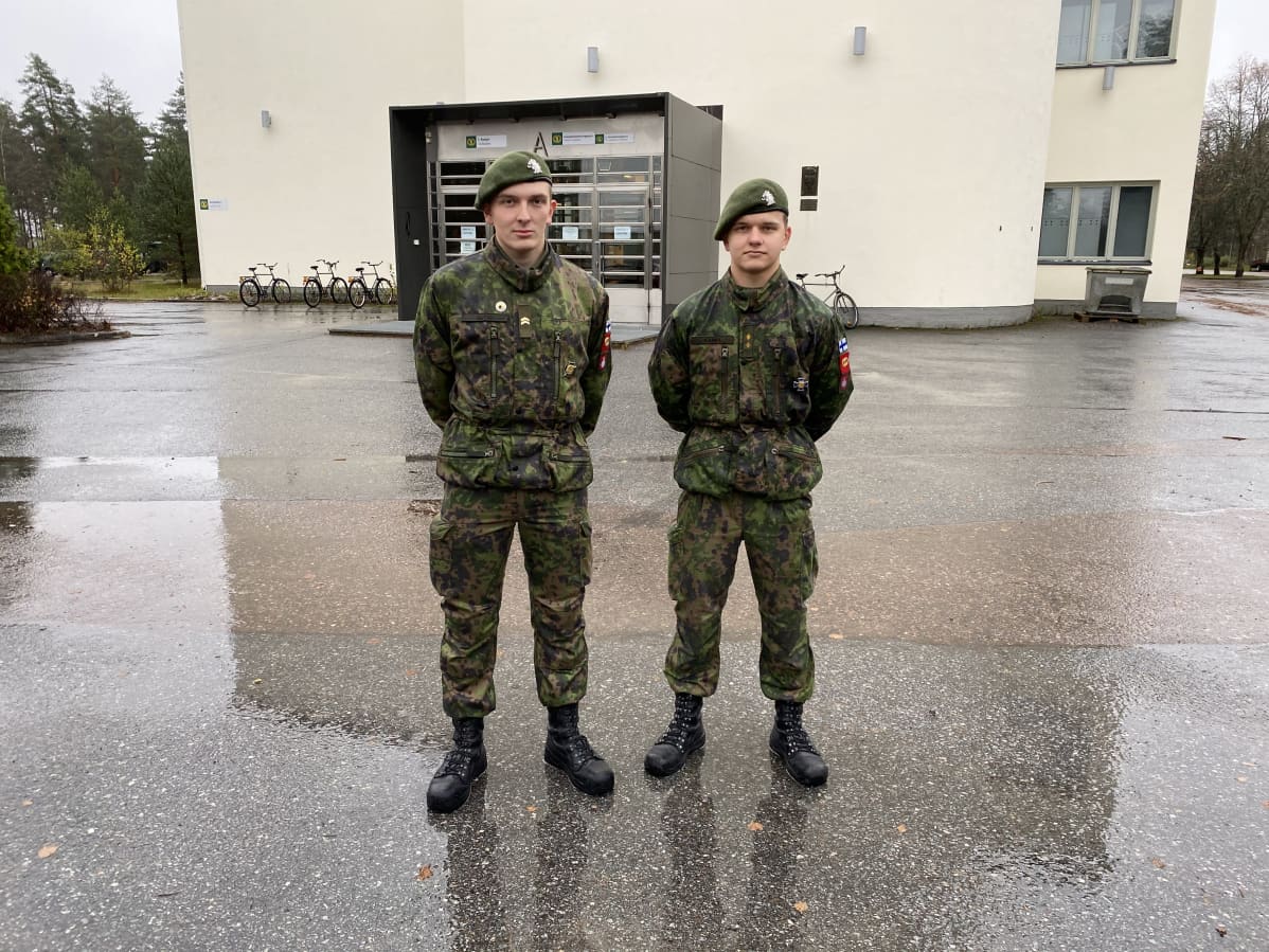 Anton Karra ja Marko Autio Niinisalon varuskunnassa