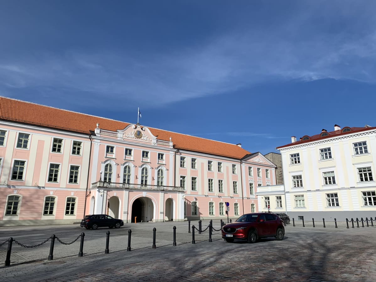 Viron parlamentin eli Riigikogun rakennus Tallinnassa Toompean kukkulalla.