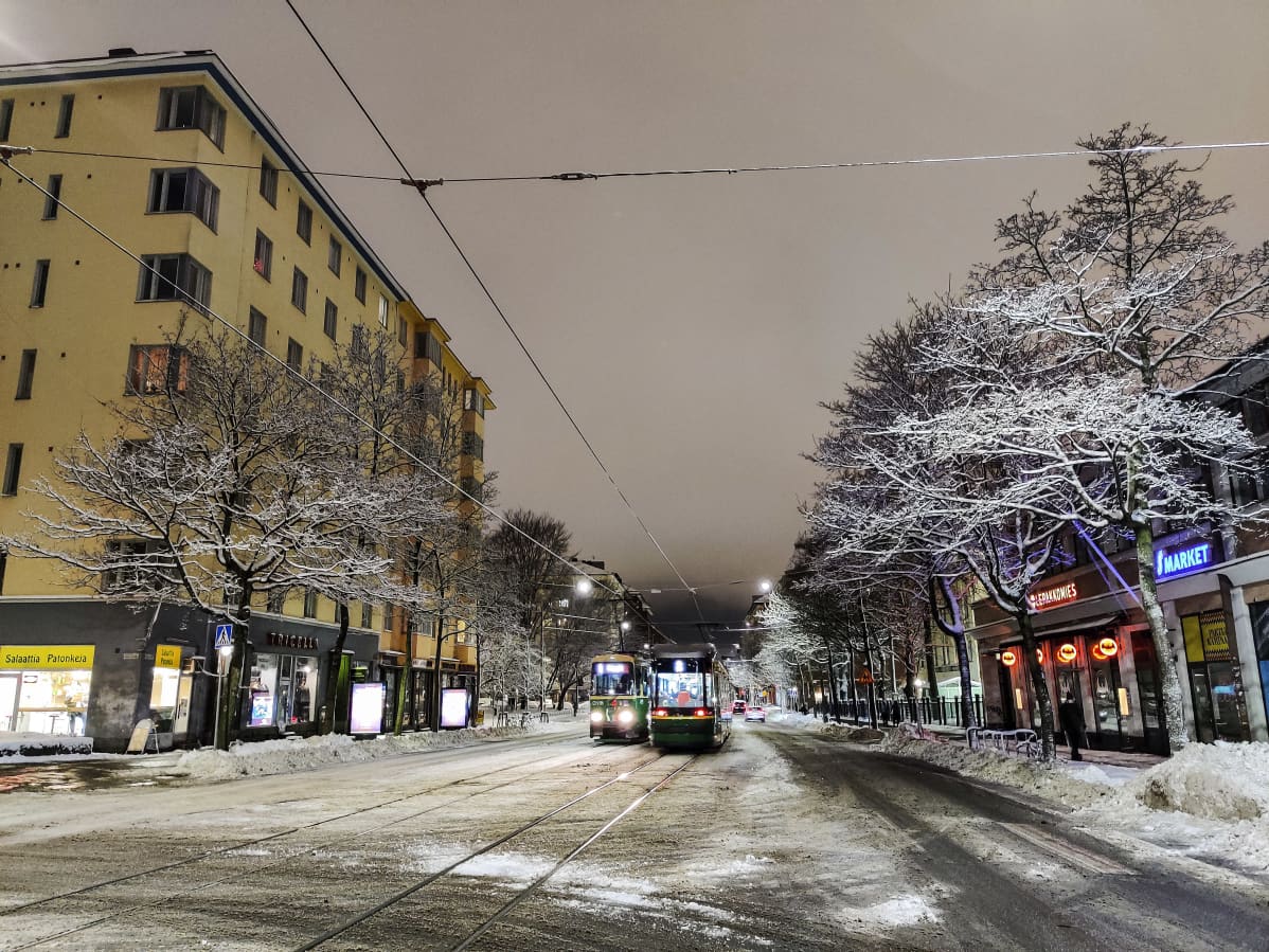 Helsingkatu Pengerkadun risteyksestä kuvattuna tammikuussa 2021.