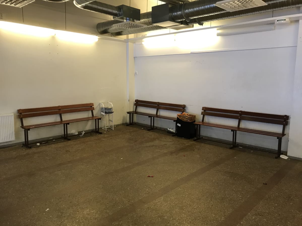 Matkustajien odotustila Kuopion vanhalla linja-autoasemalla