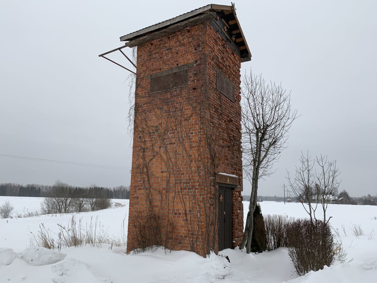 Tähtiharrastaja Timo Loikalan tähtitorni Kouvolan Alakylässä.