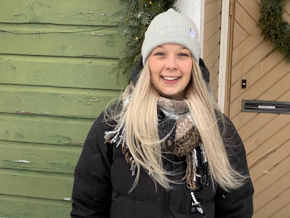 Kotkalainen sairaanhoitaja Tia Kallio, joka on mukana Elossa 24h -sarjassa.